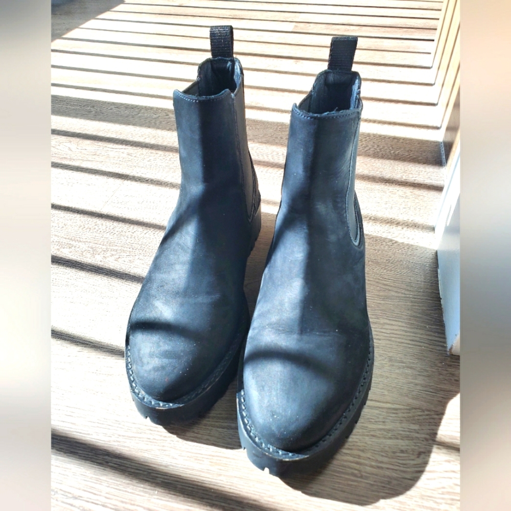 Chelsea boots